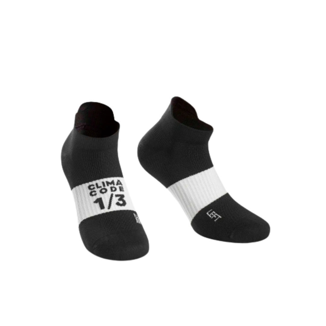 ASSOS Hot Summer Socks Black Series exibi